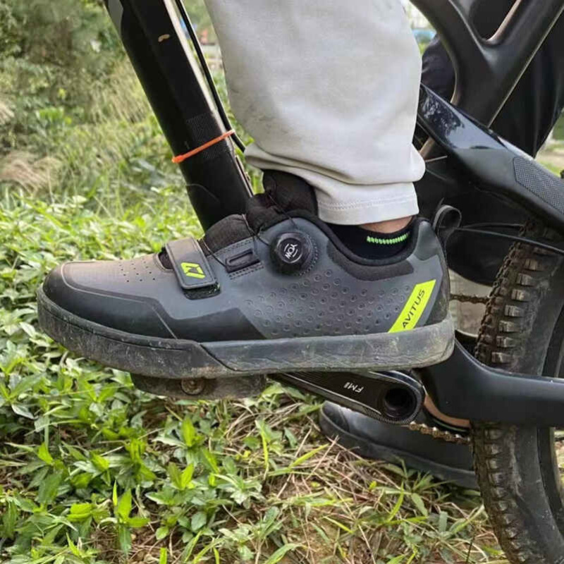 Commuting On Mountain Bike - AVITUS zapatos para bicicleta de montaña